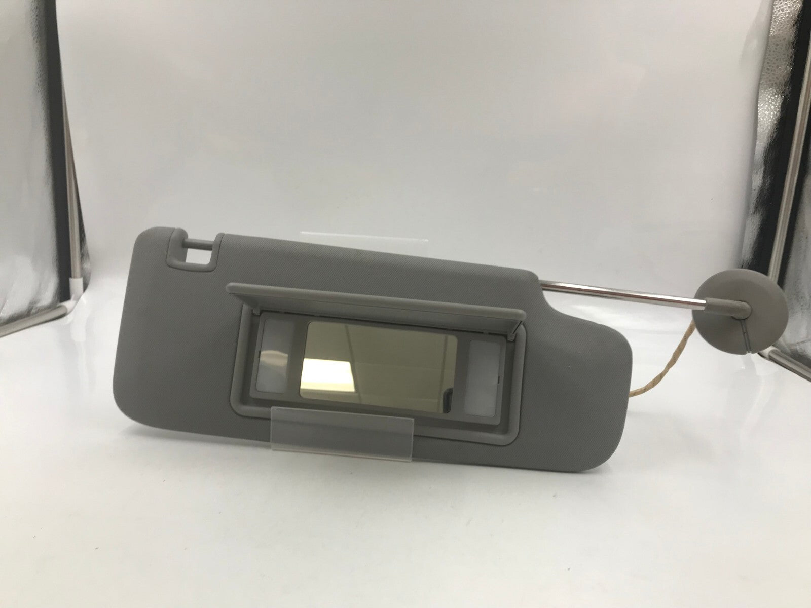 2016-2023 Chevrolet Malibu Passenger Sun Visor Illuminated OEM E02B29025