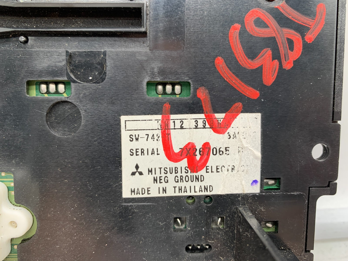 2009 Mitsubishi Eclipse Radio Receiver Faceplate Control Panel OEM A04B02015