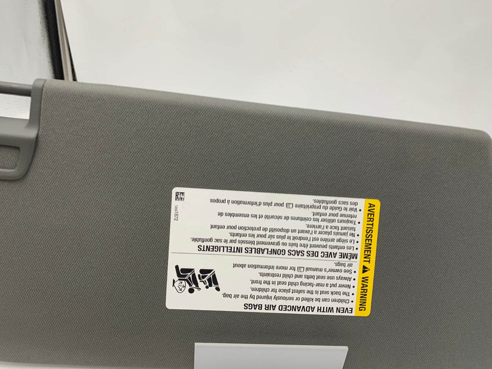 2019-2021 Chevrolet Silverado 1500 Driver Sun Visor OEM B02B39034