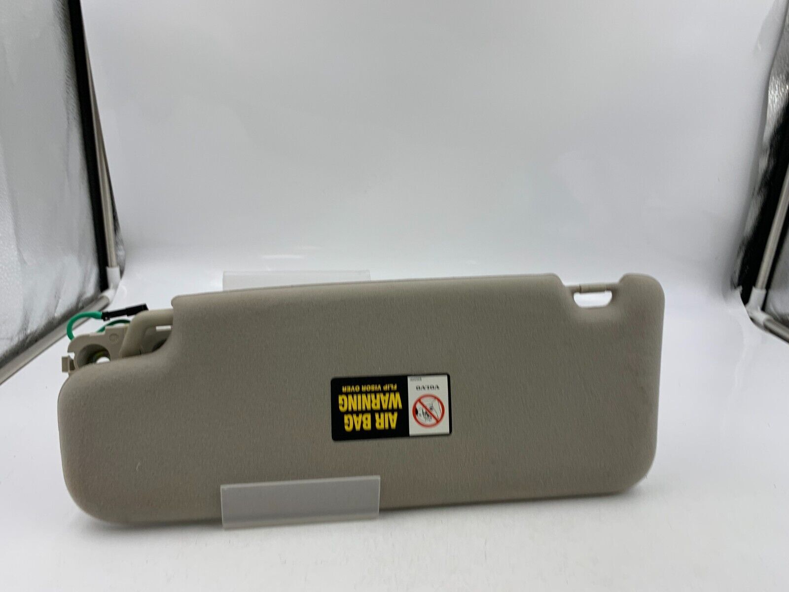 2000-2005 Volvo S80 Passenger Sun Visor Beige Illuminated OEM D04B57008