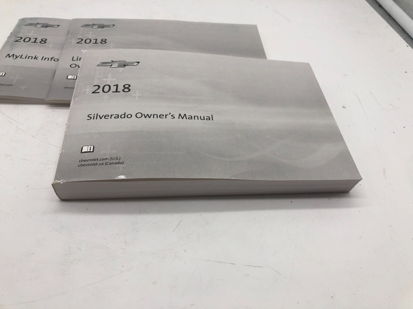 2018 Chevrolet Silverado Owners Manual Set OEM D03B61007