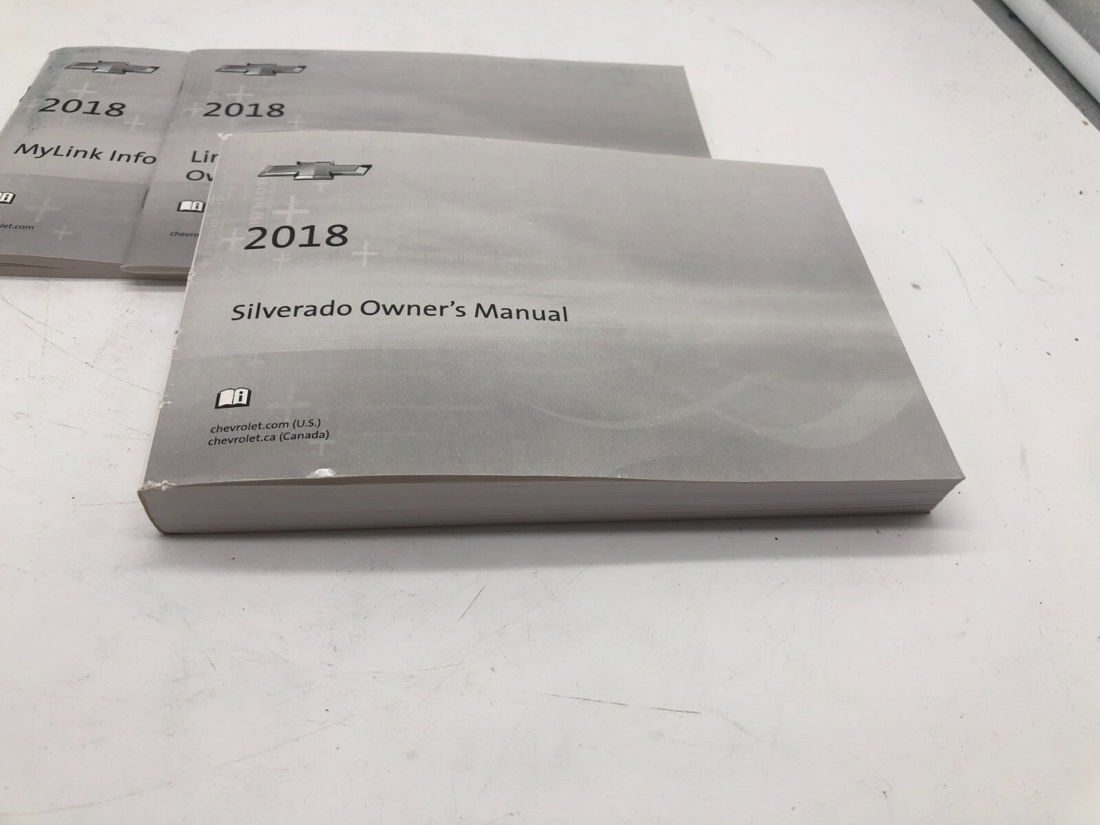 2018 Chevrolet Silverado Owners Manual Set OEM D03B61007