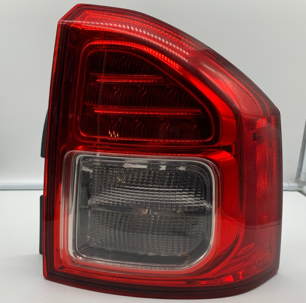 2011-2013 Jeep Compass Passenger Side Tail Light Taillight OEM B03B35087