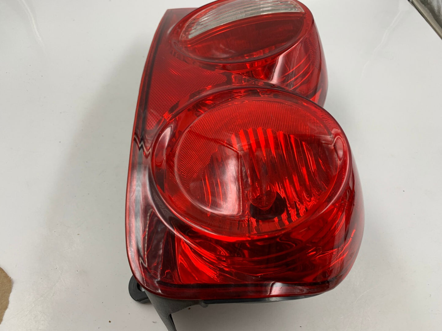 2004-2009 Dodge Durango Driver Side Tail Light Taillight OEM E03B11051