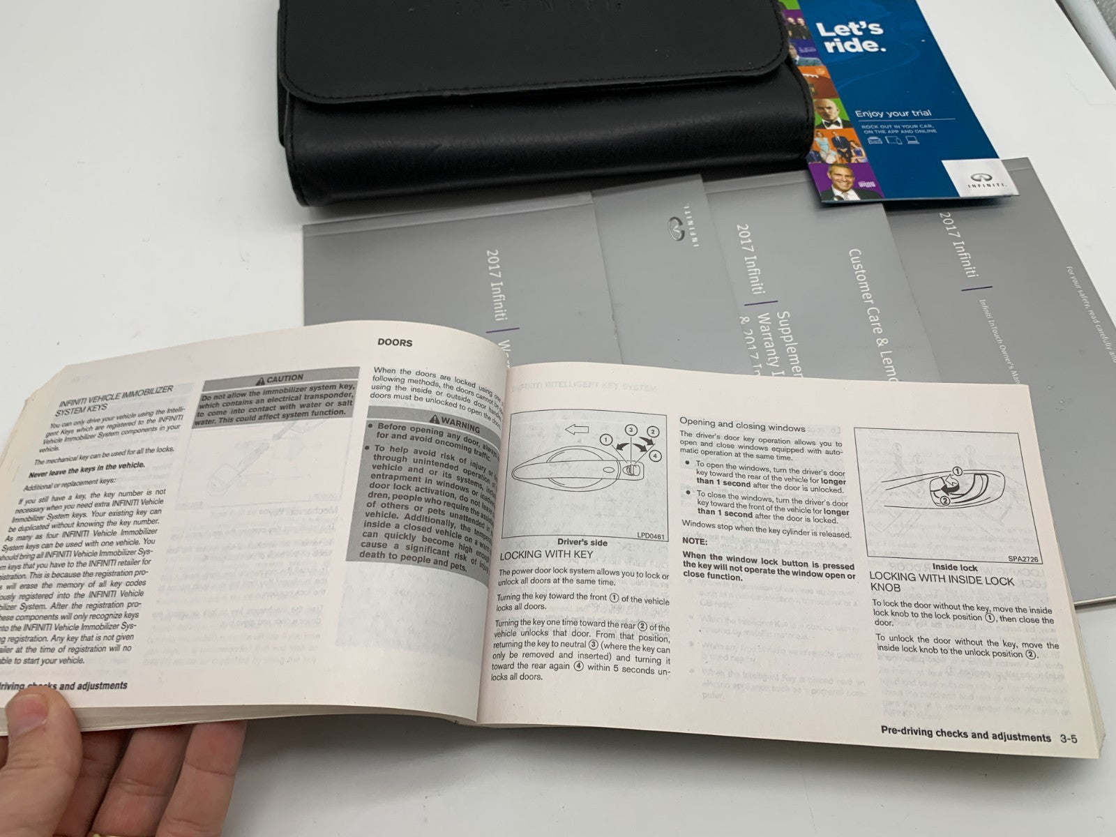 2017 Infiniti QX60 QX 60 Owners Manual Set with Case OEM B04B25012