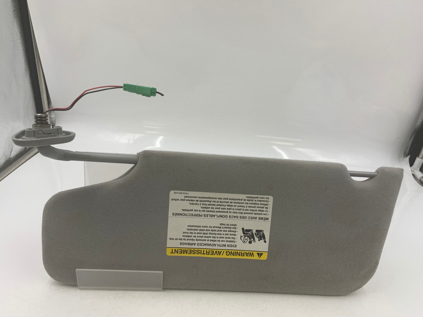 2005-2007 Ford Freestyle Passenger Sun Visor Illuminated Gray OEM D02B64015