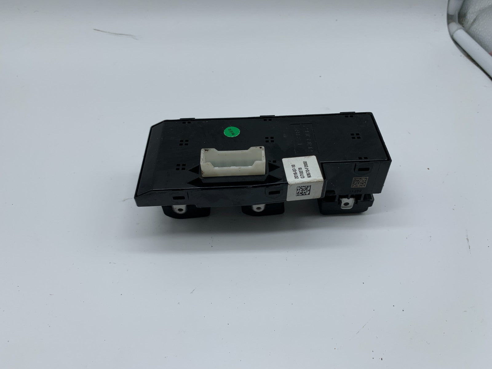 2017-2020 Hyundai Elantra Master Power Window Switch OEM B03B55040