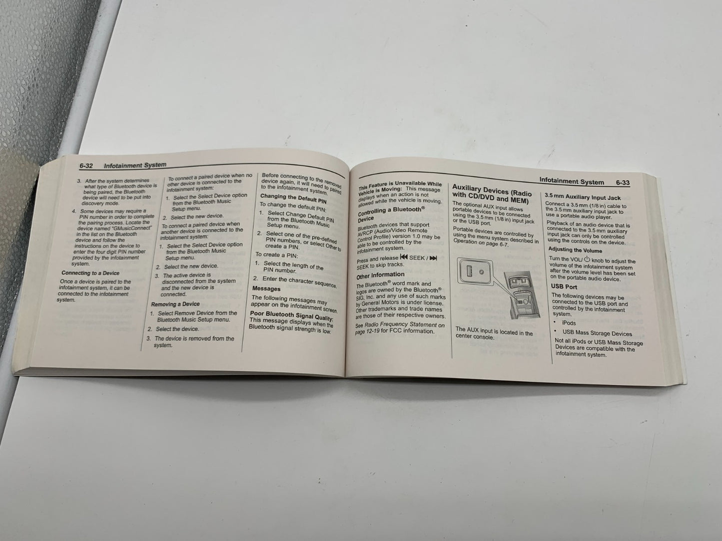 2010 Cadillac SRX Owners Manual Set with Case OEM C01B35005