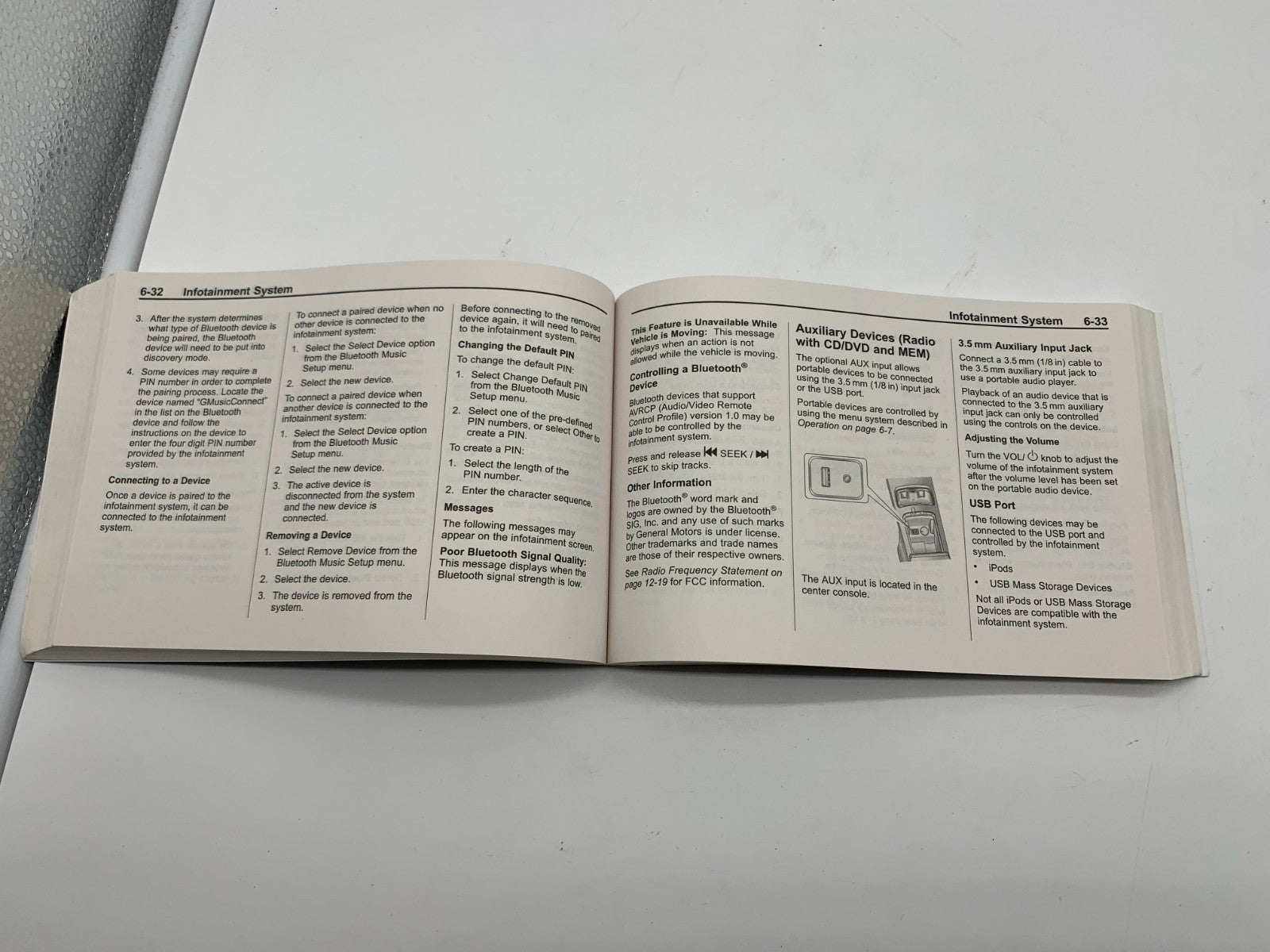 2010 Cadillac SRX Owners Manual Set with Case OEM C01B35005