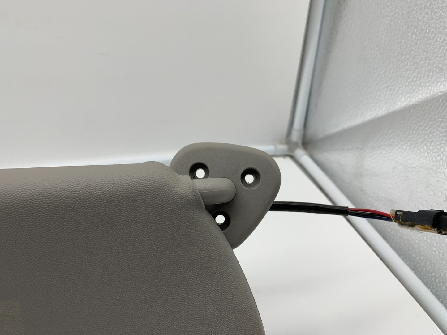 2003-2007 Cadillac CTS Driver Sun Visor Gray Illuminated OEM C03B70014