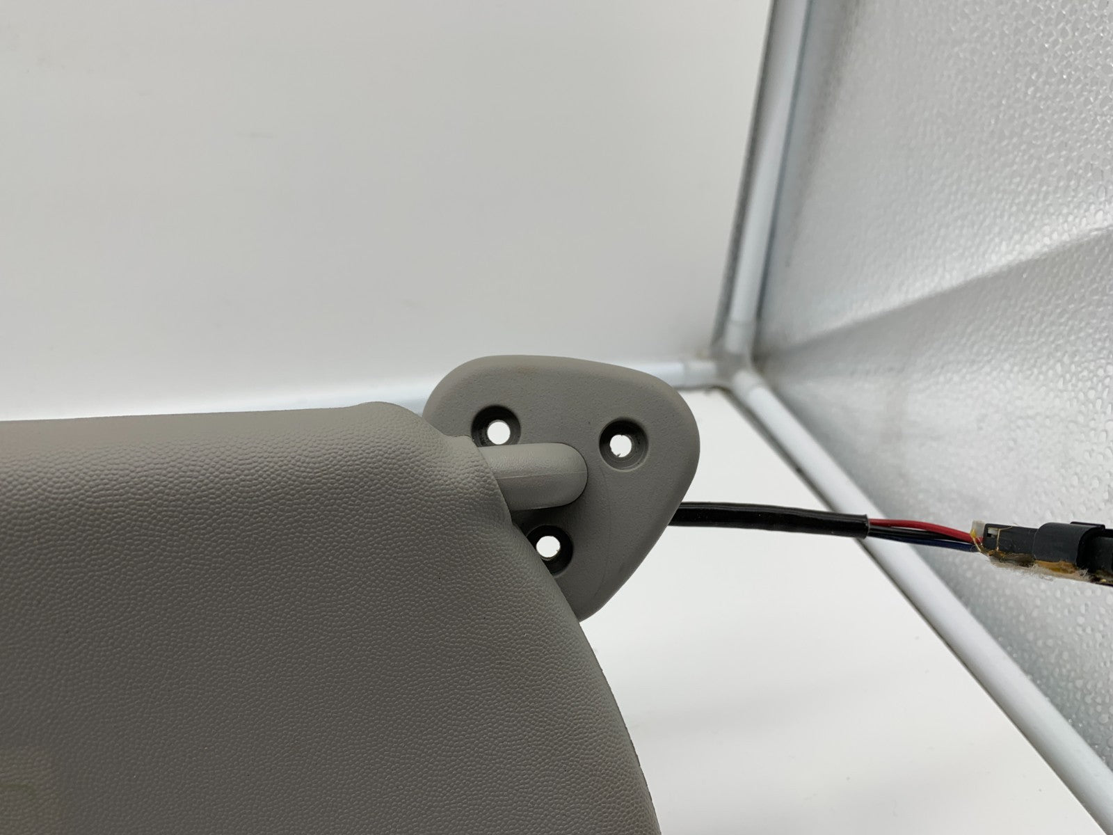 2003-2007 Cadillac CTS Driver Sun Visor Gray Illuminated OEM C03B70014