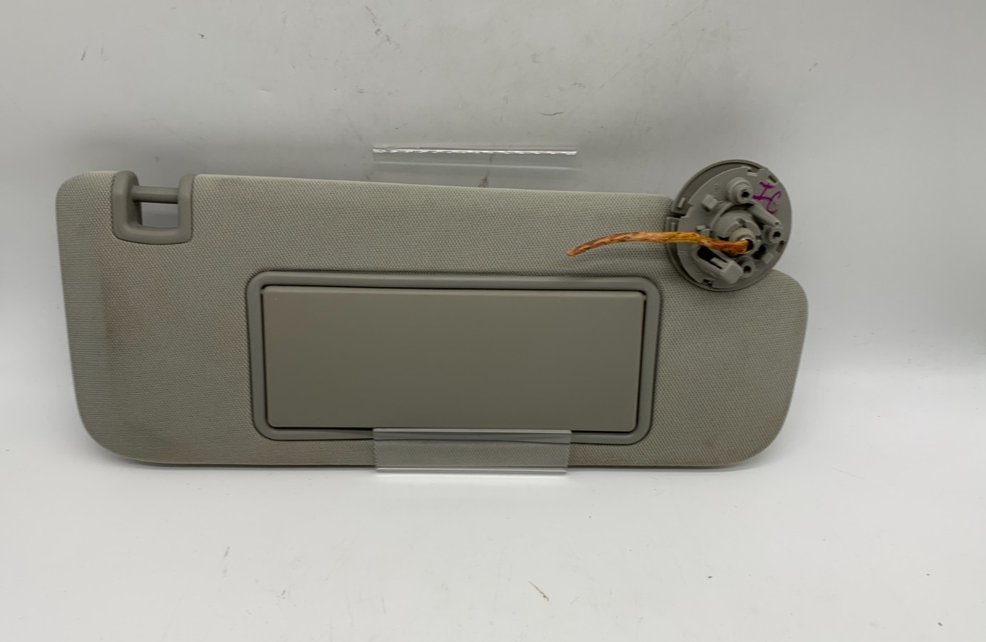 2013-2016 Chevrolet Malibu Passenger Sun Visor Gray Illuminated OEM A04B42006