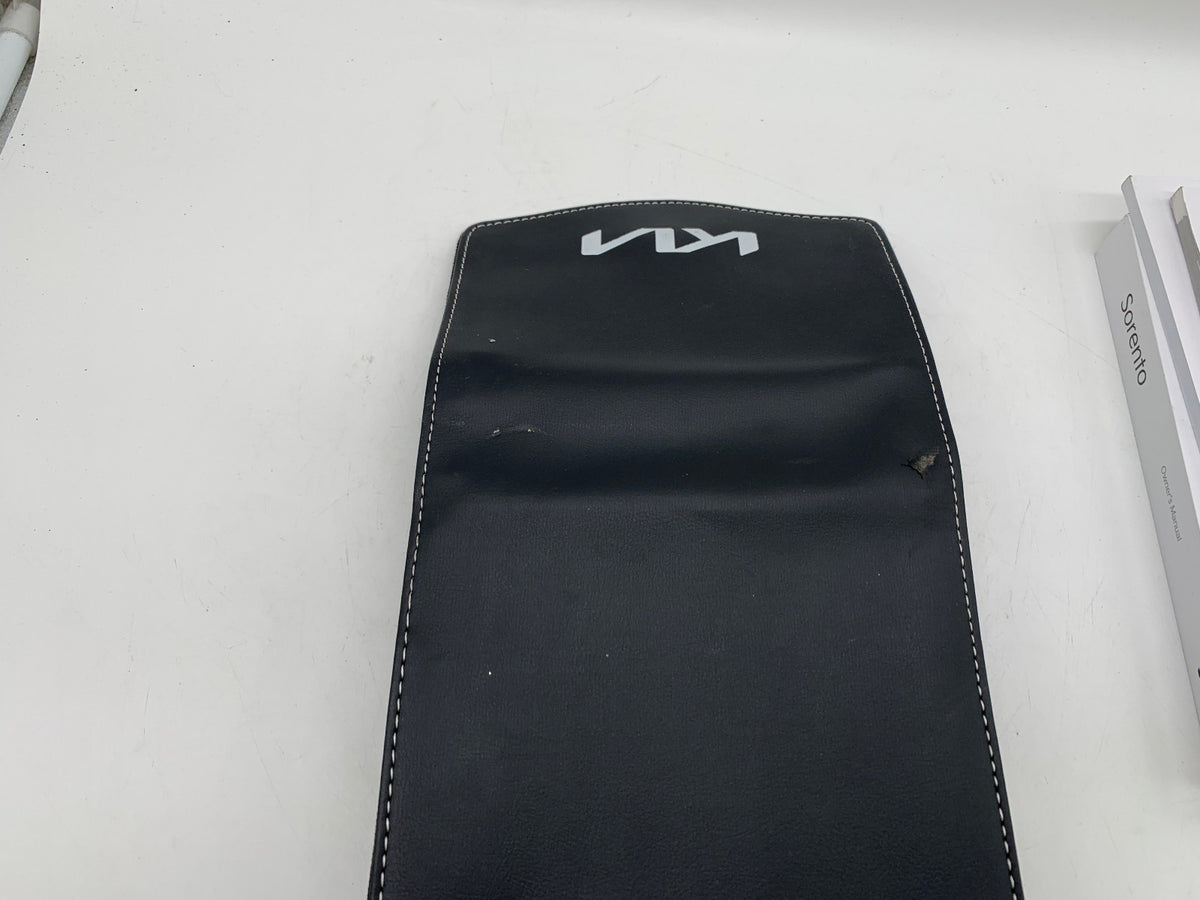 2022 Kia Sorento Owners Manual Set with Case OEM R01B13015
