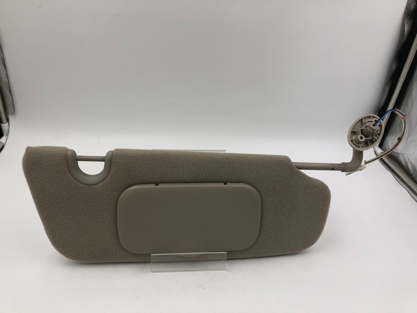 2004-2007 Jeep Liberty Passenger Sun Visor Gray Illuminated OEM C01B17052