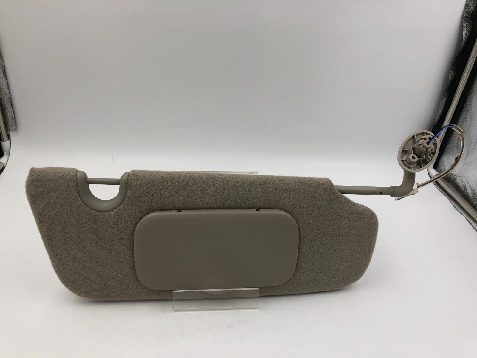2004-2007 Jeep Liberty Passenger Sun Visor Gray Illuminated OEM C01B17052