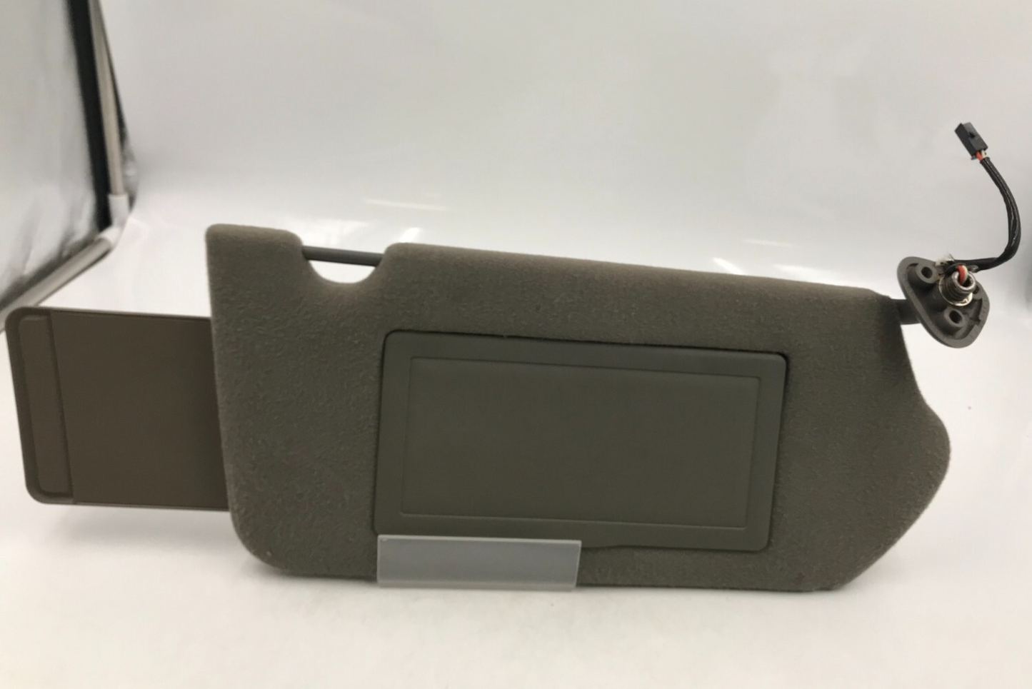2000-2005 Chevrolet Impala Passenger Sun Visor Gray Illuminated OEM C04B08009