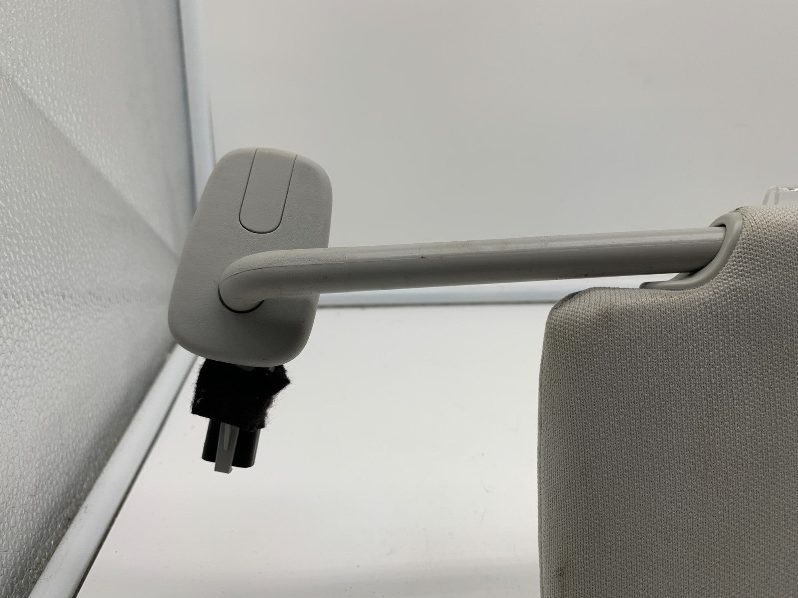 2019-2023 Jeep Cherokee Passenger Sun Visor Gray Illuminated OEM C03B30099