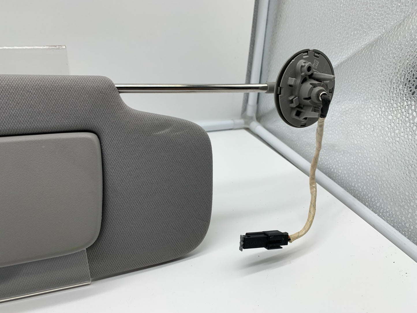 2018-2020 Chevrolet Equinox Passenger Sun Visor Gray Illuminated OEM B03B46052