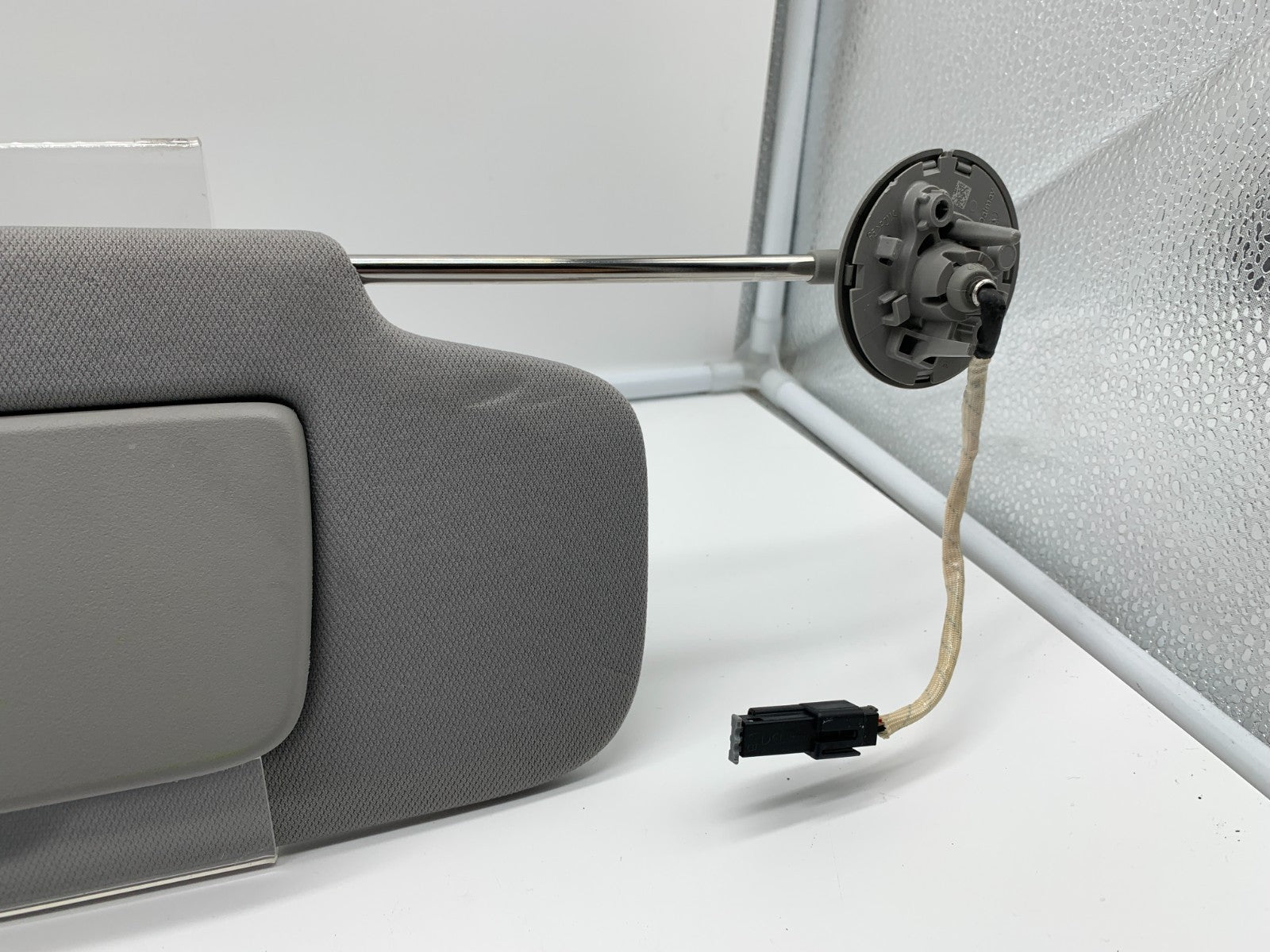 2018-2020 Chevrolet Equinox Passenger Sun Visor Gray Illuminated OEM B03B46052