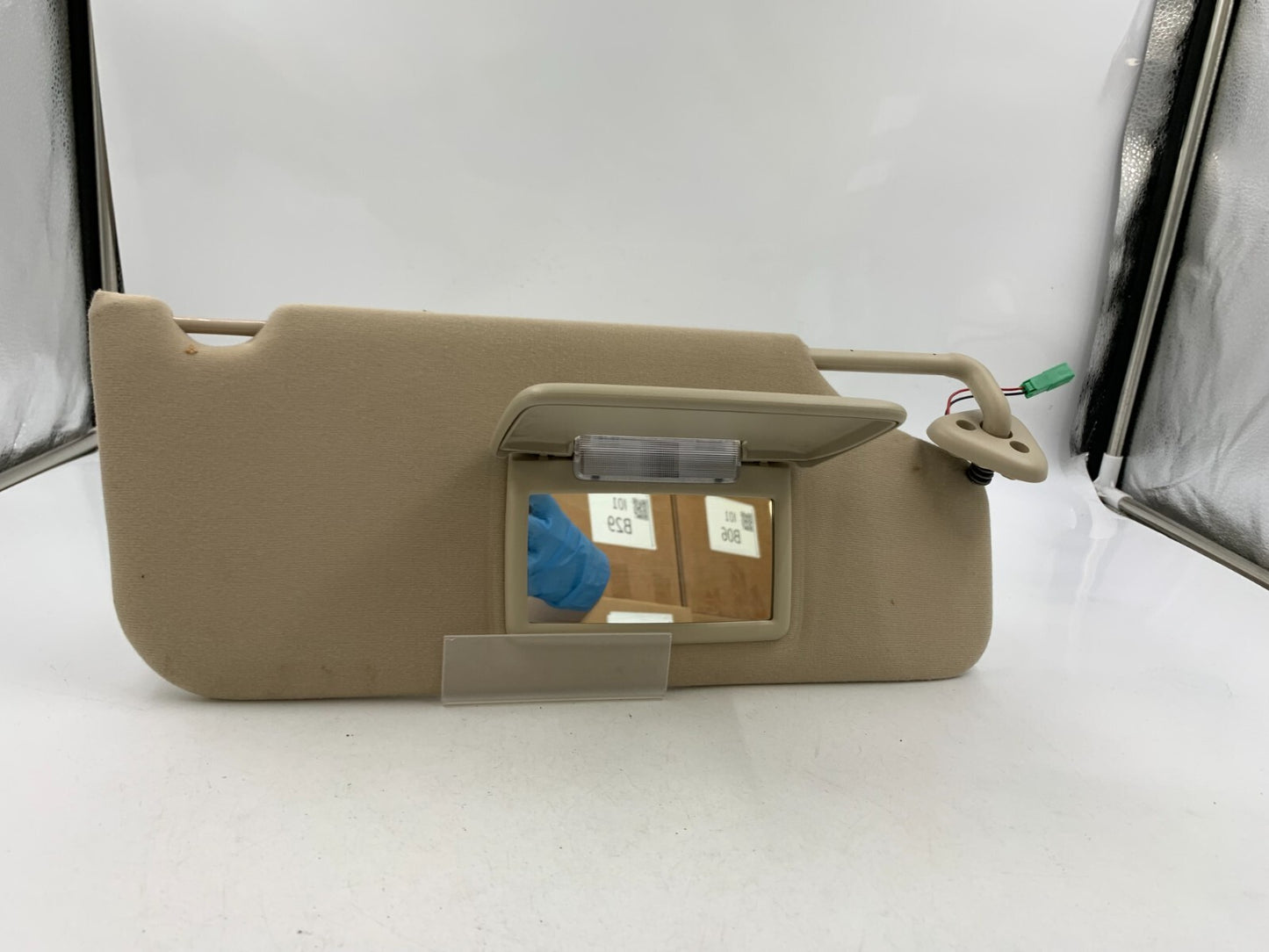 2006 Mercury Montego Passenger Sun Visor Beige Illuminated OEM B01B53004