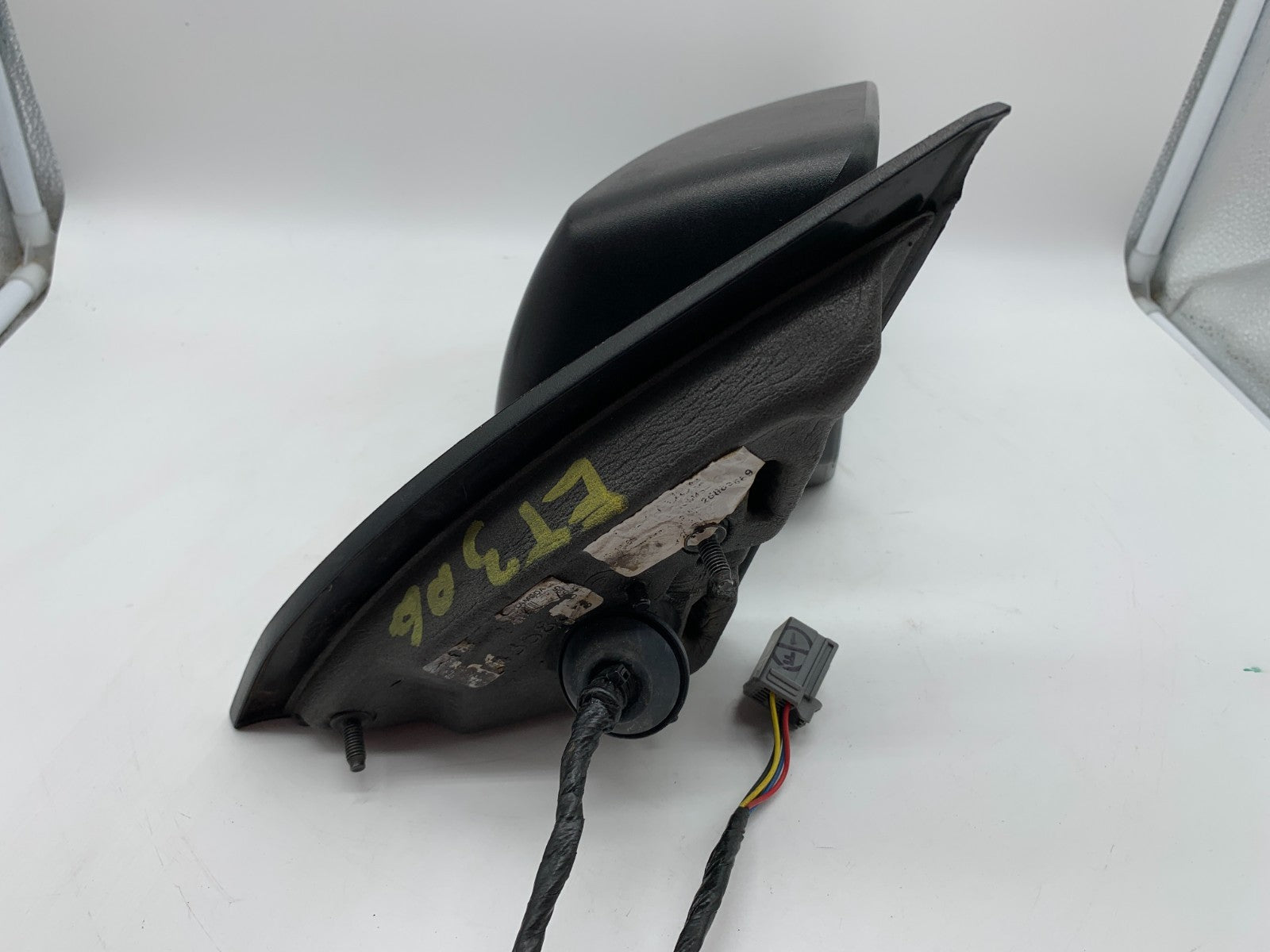 2007-2008 GMC Acadia Passenger Side View Power Door Mirror Black OEM B03B28004