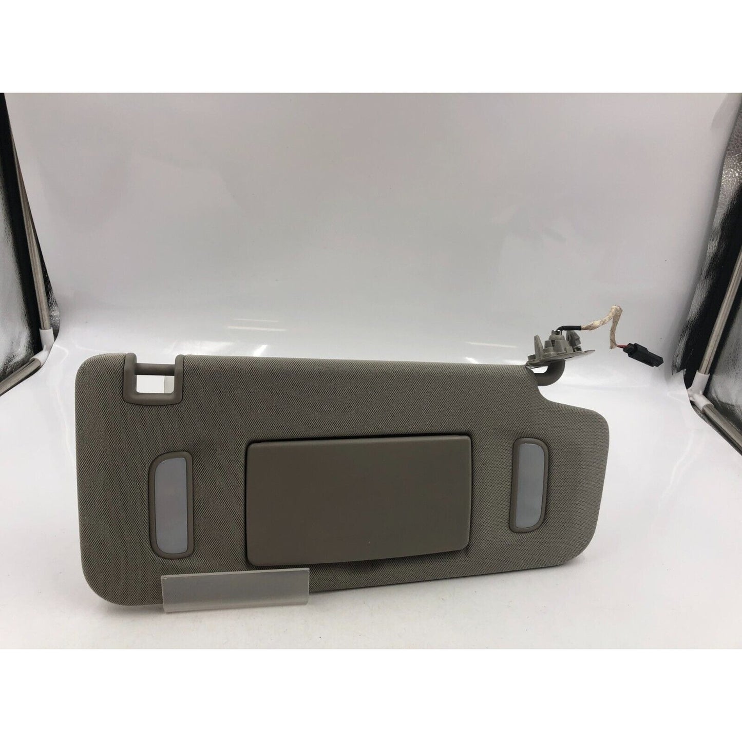 2013-2019 Chevrolet Trax Passenger Sun Visor Sunvisor Gray Illuminated B04B40084