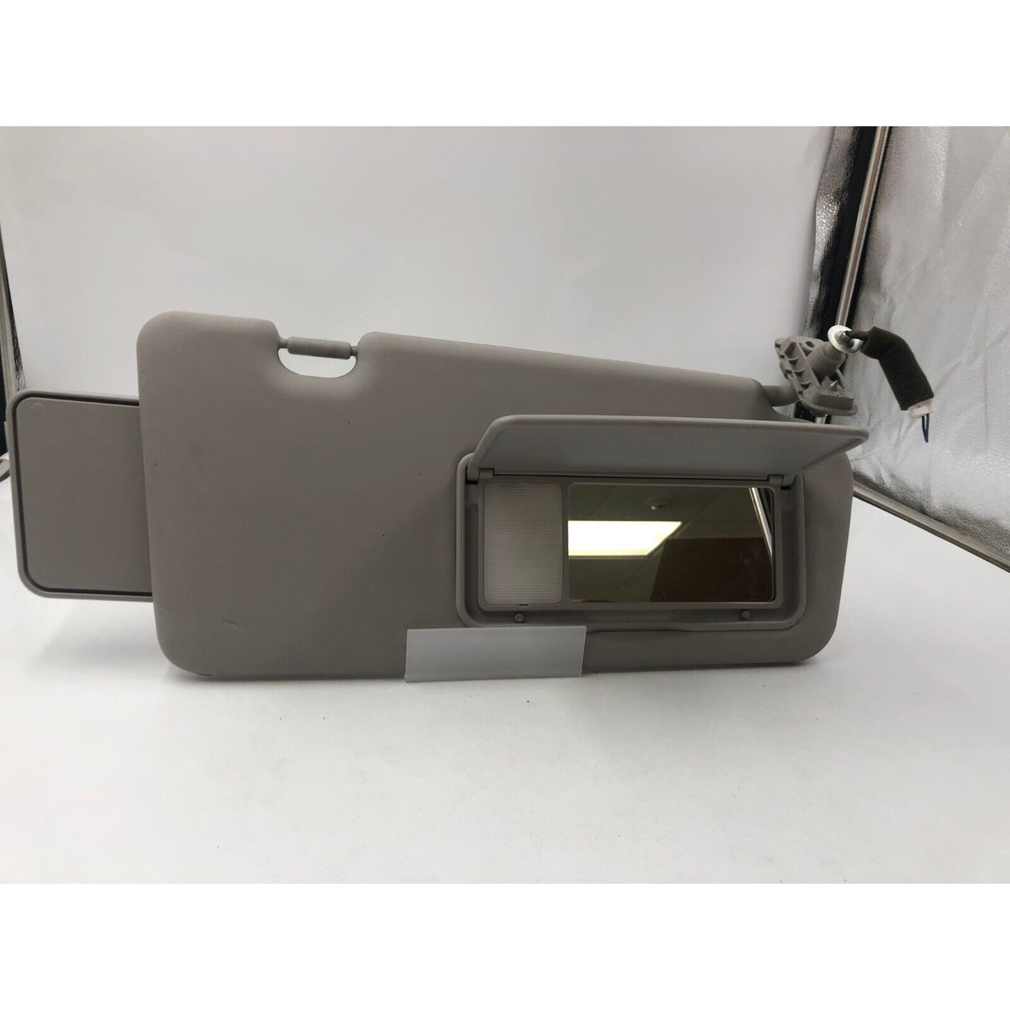 2006-2014 Kia Sedona Passenger Sun Visor Sunvisor Gray Illuminated OEM A01B50034