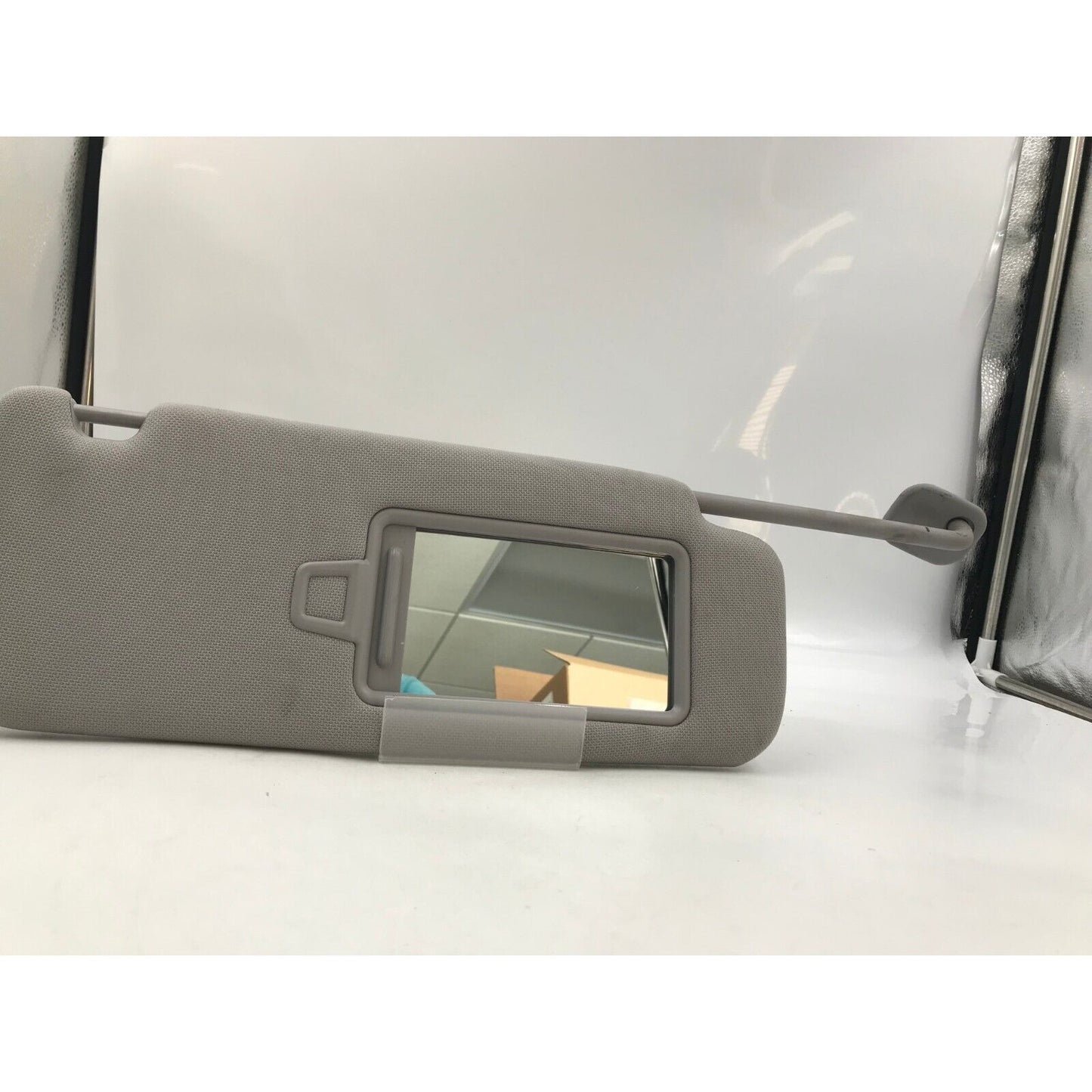 2015-2019 Hyundai Sonata Passenger Sun Visor Sunvisor Gray Illuminated E04B15086