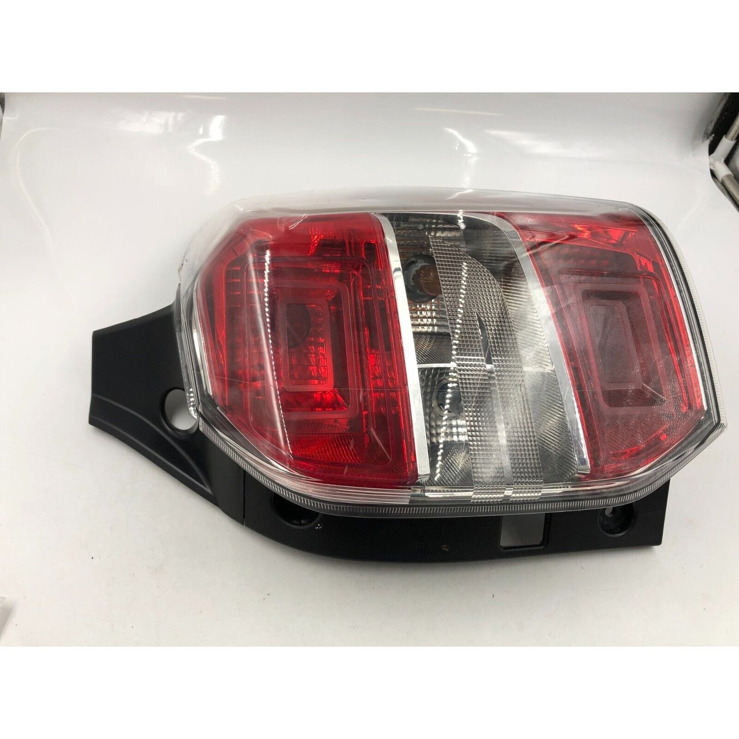 2014-2016 Subaru Forester Passenger Side Tail Light Taillight OEM G01B39040